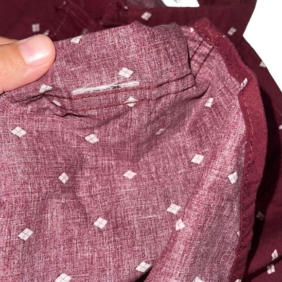 4/$25 Old Navy Flex Burgundy Diamond Button Down - Size S (6-7) - Picture 4 of 5